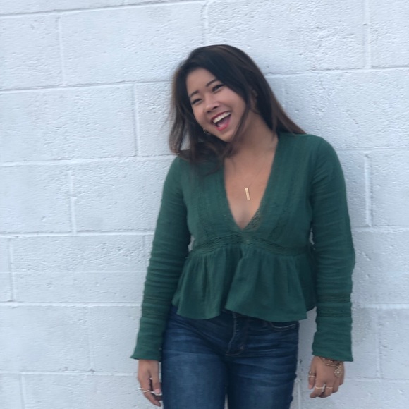 Green long sleeve that has a deep v cut - Picture 2 of 2